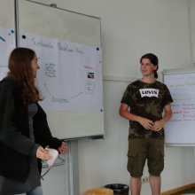 Schülerinnen und Schüler der HBF Mechatronik präsentieren ihre Lehrkooperations-Ergebnisse Foto (c) E. Henn